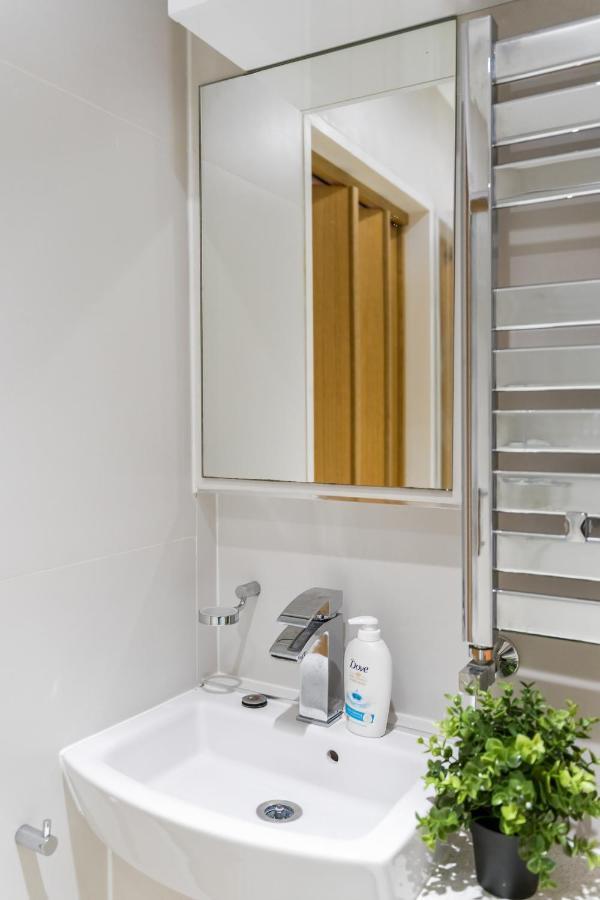 Chic 3 Bed Apartment Near London Bridge With Balcony Eksteriør billede